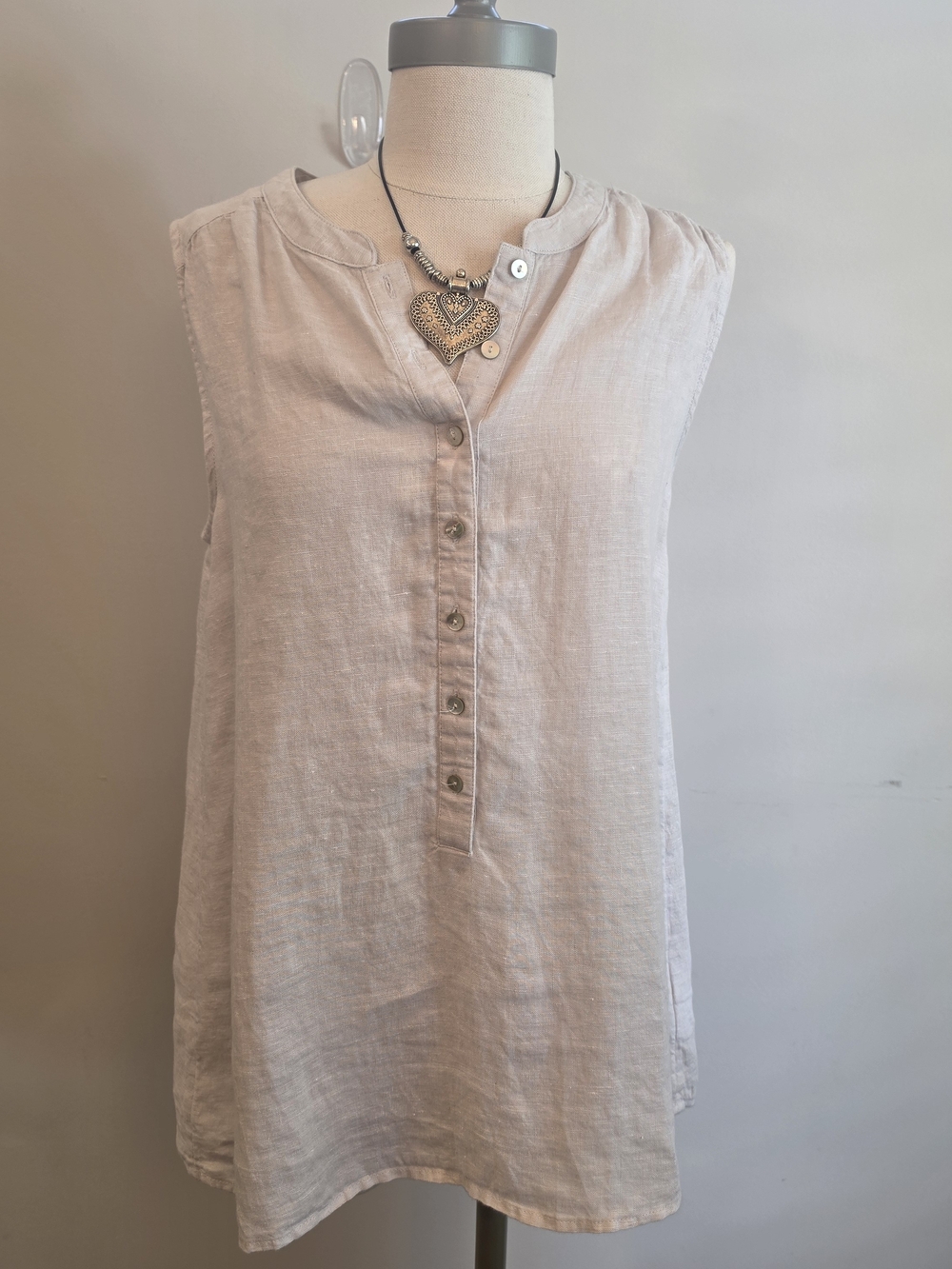 Tahari Sleeveless Linen Blend Henley Top in Light Gray